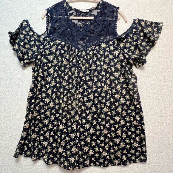 ChicSoul Womens Cold shoulder Top with Flutter Sleeves, Plus Size 3X - Picture 1 of 5